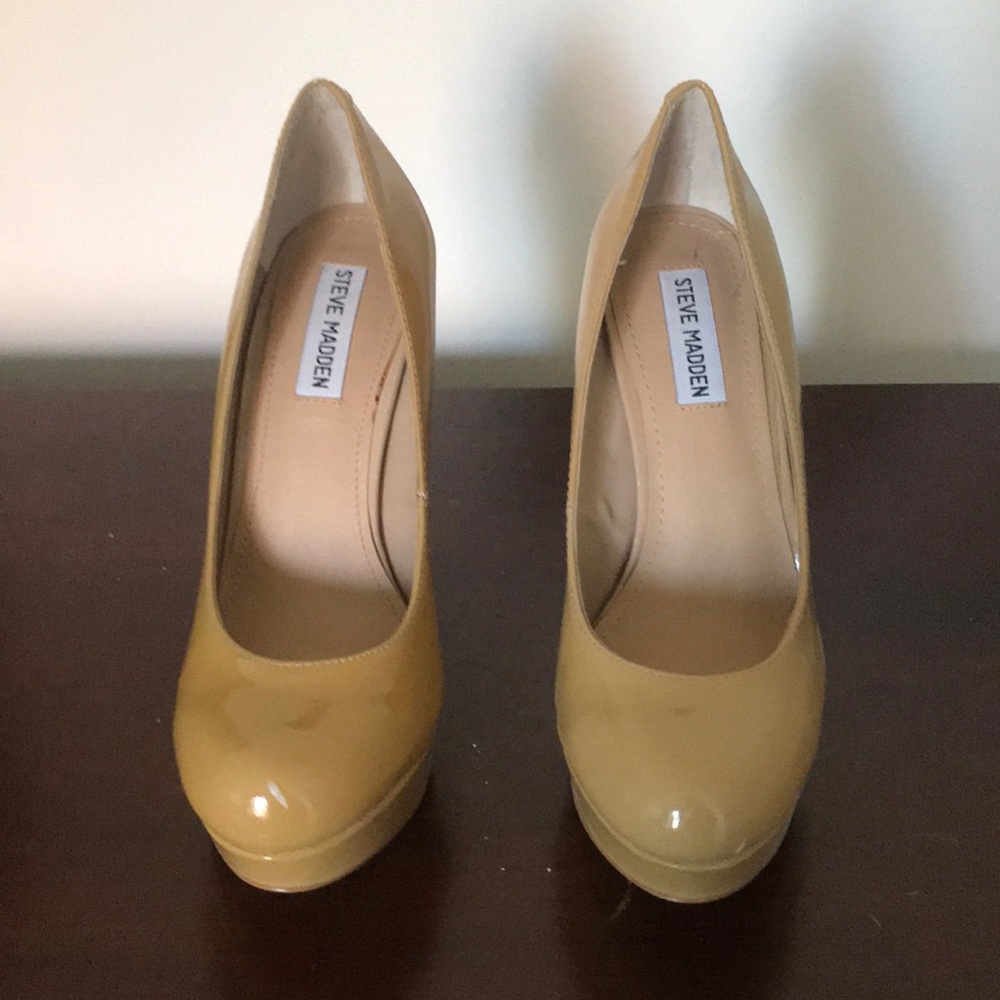 Steve Madden nude leather heels